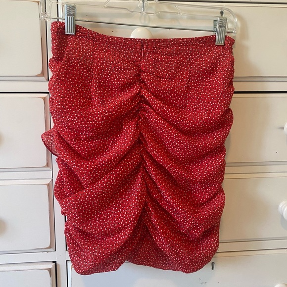 Cute rushed bum red frilly skirt. Perfect for vacation. Size small - Picture 2 of 4
